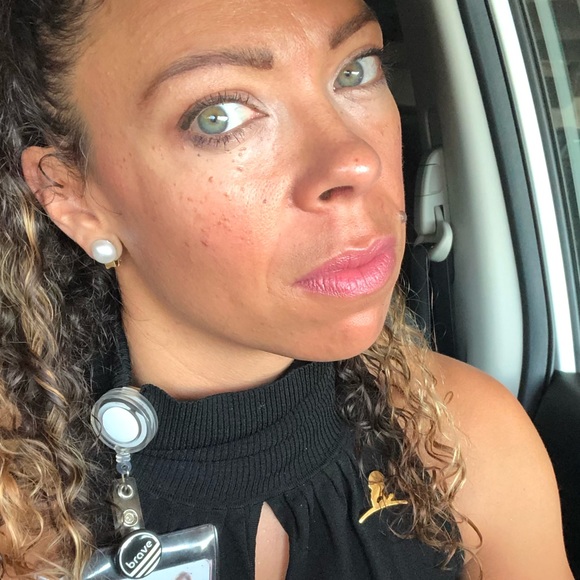 Meet your Posher, Tiffany - Picture 2 of 8